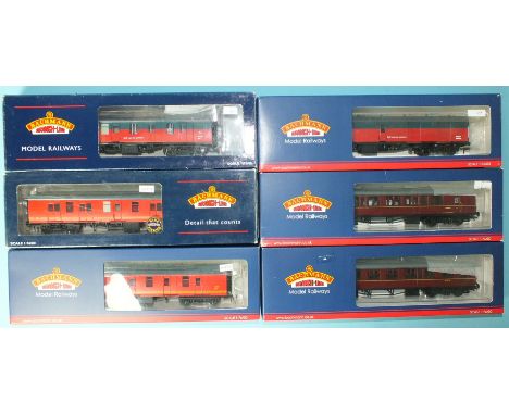 Bachmann OO gauge, six boxed coaches: 34-176, 39-183A, 39-184A, 39-200B, 39-201 (x2), (6).