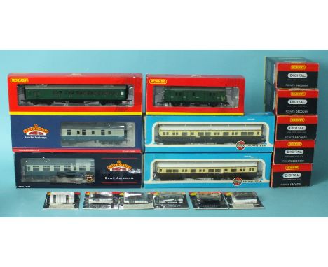 OO Gauge Coaches: Hornby R4360A, R4320A, Bachmann 39-025B and 39-175C, Airfix 54255-5 (x2) and a quantity of 4-function locom