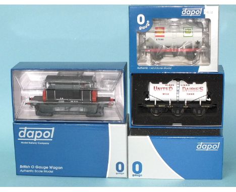 Dapol O gauge, 7F-100-001 SR brake van, 7F-031-000 6-wheel milk tanker "United Dairies" and 7F-058-002 14T tank wagon Class A