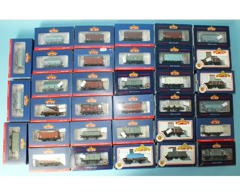 Bachmann OO gauge, thirty-three BR wagons, (boxed), (33).