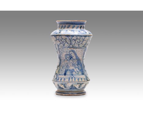 17th century | height: 30 cm | region: Caltagirone (Sicily) | country: Italy | condition: good | provenance: private pharmacy