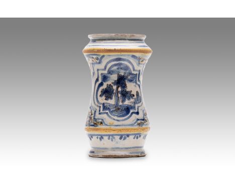 18th century | height: 18 cm | region: Caltagirone (Sicily) | country: Italy | condition: good | provenance: private pharmacy