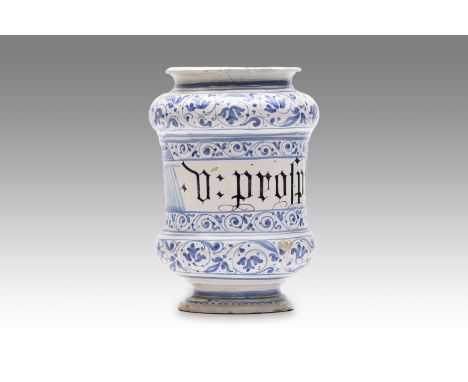 Early 18th century | height: 18 cm | region: Faenza | country: Italy | condition: upper edge restored | provenance: private p
