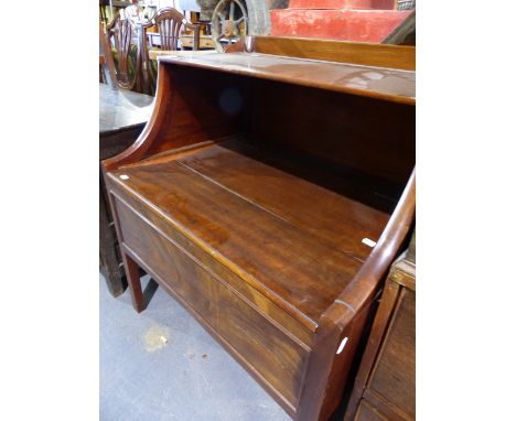 A GEO.III.MAHOGANY GALLERY TOP COMMODE
