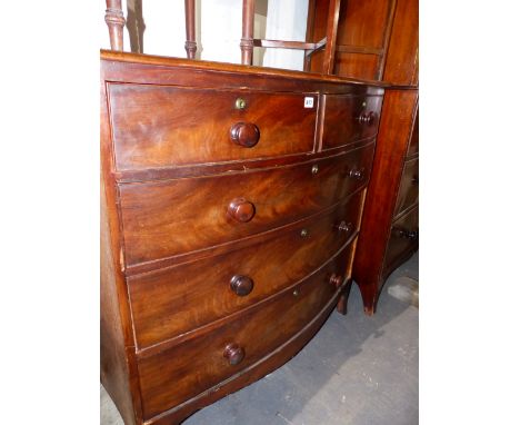 AN EARLY VICTORIAN MAHOGANY BOW FRONT CHEST OF DRAWERS ON SPLAYED BRACKET FEET