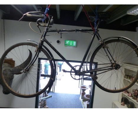 A VINTAGE GENT'S RACING BICYCLE.