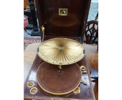 A RARE HMV MODEL 460 WIND-UP GRAMOPHONE WITH DIAPHRAM RESONANCE SPEAKER. CORCA 1920'S.
