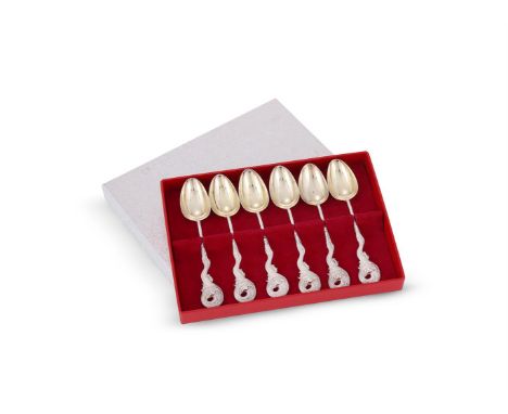 A set of six Chinese silver 'Dragon' spoons, late 19th century, 13cm long 清 銀湯匙一組六件