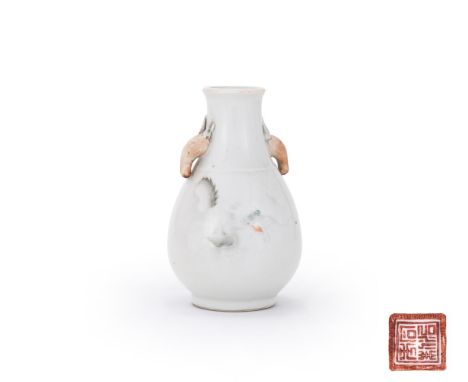 A Chinese 'dragon' vase, Tongzhi, painted en grisaille with with the head of a dragon on the front side and the tongue of the