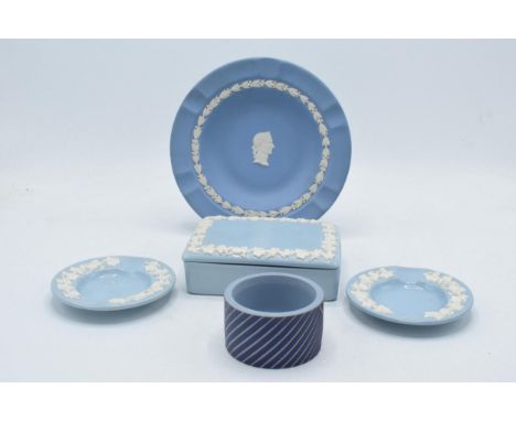 A collection of Wedgwood to include Queensware trinket box and 2 ash trays, unusual Wedgwood chequered decoration dish and Ja