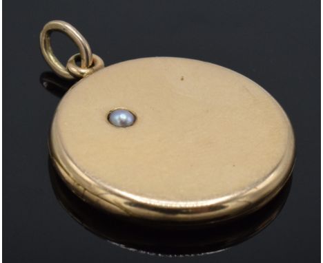 18ct gold locket set with single pearl, 8.7 grams.&nbsp;Unhallmarked though tests as 18ct gold.