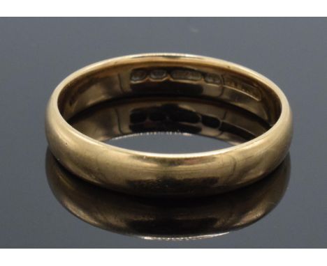 9ct gold wedding band / ring, 3.4 grams, size T.  