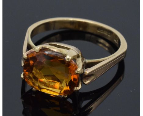 9ct gold ladies citrine ring, 3.2 grams, size N.  