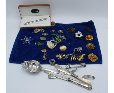 A collection of costume jewellery brooches and similar to include Robertsons and other, odd silver item noted, together with 