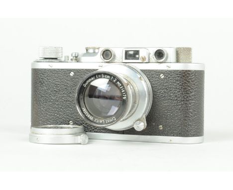 A Leitz Wetzlar Leica II Camera, serial no. 309508, 1935, body F, scuffing and marks to top and baseplates, shutter working b