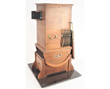 A rare early 20th Century mahogany table-top Lumière Chromodiascope Autochrome Viewer, the body with lockable hinged lid, vie