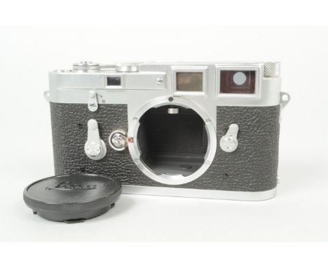 A Leitz Wetzlar M3 Double Stroke Body, chrome, serial no. 800 232, 1955, with viewfinder frame pre-selector, early triangular