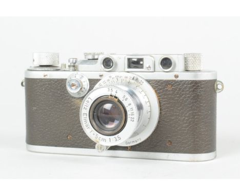 A Leitz Wetzlar Leica IIIa Camera, serial no. 269298, 1938, body F, shutter working, sometimes curtian sticks on cocking, shu