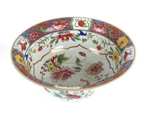 An early 19th century Spode porcelain hand-painted bowl. Decorated in the Chinese style with a central lotus, pattern no 2319