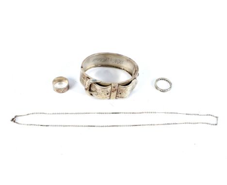 An assortment of white metal and silver costume jewellery. Including a bracelet, necklace, ring, etc.