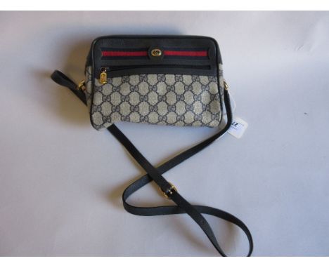 Ladies vintage Gucci monogram Messenger bag