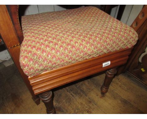 Late 19th / early 20th Century rectangular walnut adjustable piano stool