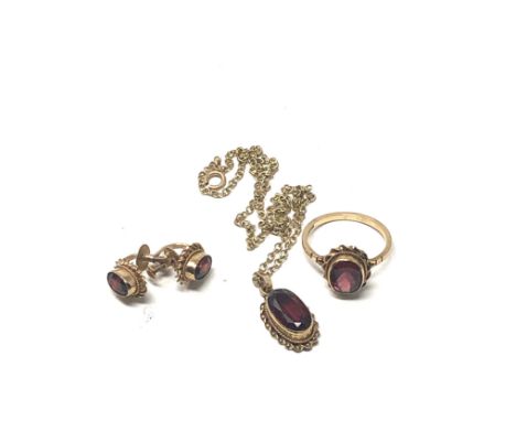 9ct gold garnet earring pendant &amp; ring weight 7.1g