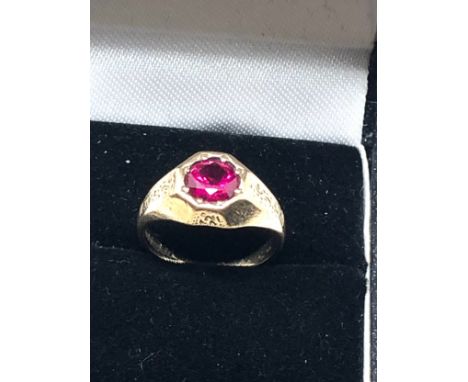 9ct gold vintage synthethic ruby signet ring (3.2g)