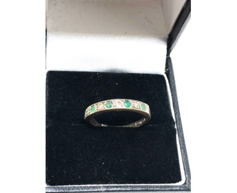 9ct vintage emerald &amp; diamond eternity ring (2g)