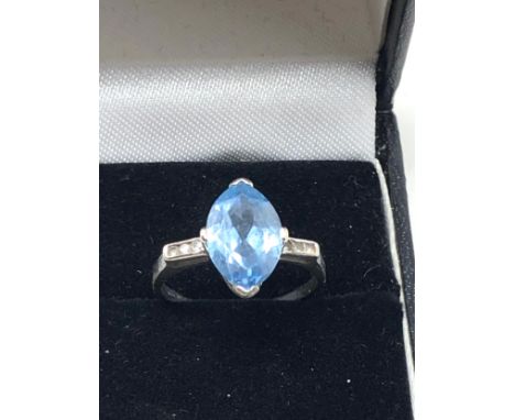 10ct white gold synthetic spinel ring (2.8g)