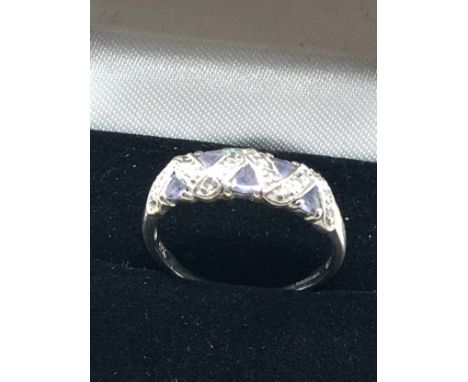 9ct white gold tanzanite &amp; diamond dress ring (2.9g)