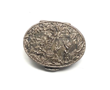 Vintage scenic repousse Dutch silver trinket pill box measures approx 5.3cm by 4cm by 1.3cm