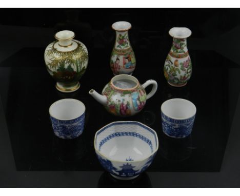 A Chinese porcelain miniature tea pot, polychrome decorated, together with a pair of small Chinese vases, a blue and white te