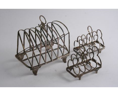 A GEORGE III TOAST RACK with fluted bracket feet and seven arched bars, by R. .Emes & E. Banard, London 1811 and a pair of sm