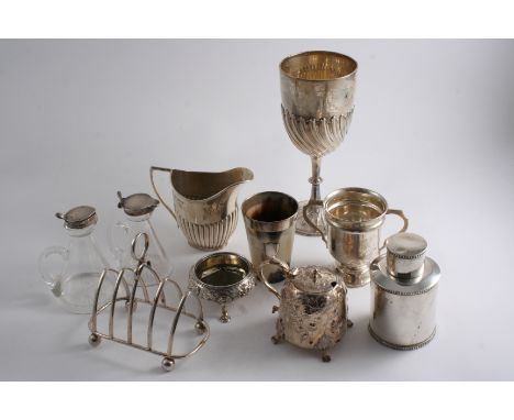 A MIXED LOT: A small modern triform toast rack, a small mounted horn beaker, two mounted glass whisky tots, a part-fluted cre