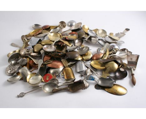 A QUANTITY OF PLATED & BASE METAL CADDY SPOONS (lot)