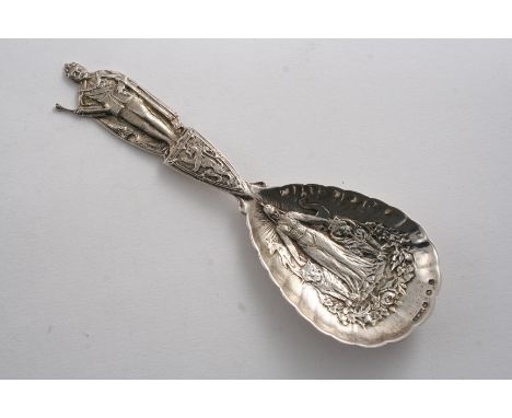 AN EDWARDIAN SCOTTISH CADDY SPOON commemorating the Commonwealth, with its emblems & figural stem, by J. Maitland Talbot, Edi