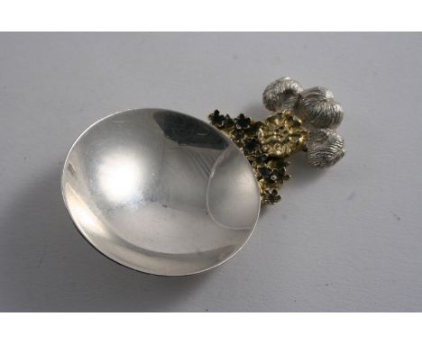 BY STUART DEVLIN: A Commemorative parcelgilt, Limited Edition, caddy spoon with the Prince of Wales' Feathers & a Tudor rose,