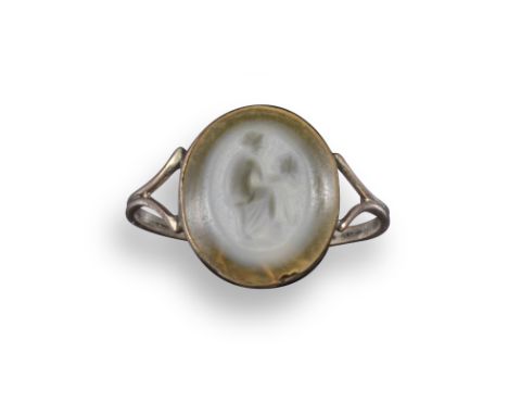 A carved agate oval-shaped intaglio-mounted gold ring, depicting a seated female figure, size K 1/2