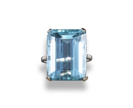 An aquamarine solitaire ring, the rectangular-shaped aquamarine set in white gold, size L 1/2