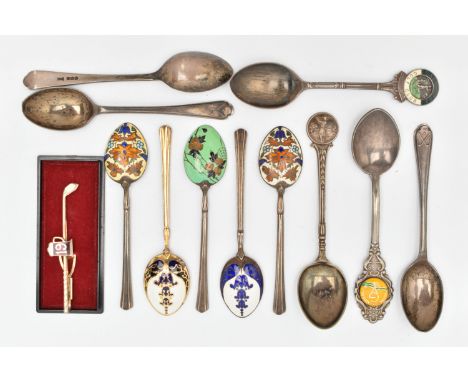 A SMALL SELECTION OF SILVER TEASPOONS, to include a set of five silver gilt teaspoons with engraved bowls, hallmarked Birming