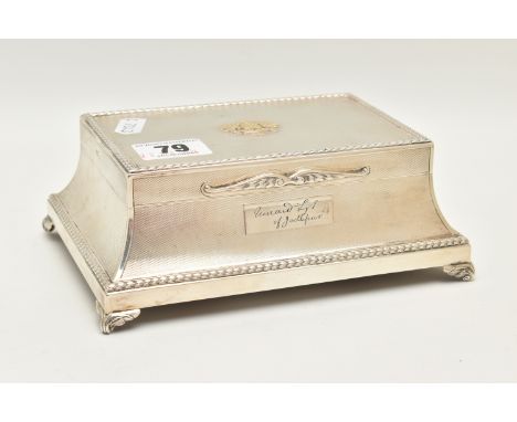 AN EARLY 20TH CENTURY SILVER CIGARETTE BOX, rectangular form with engine turned pattern and engraved cartouche, featuring a y