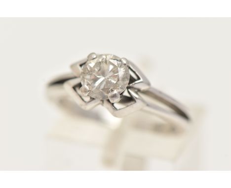 A WHITE METAL DIAMOND SINGLE STONE RING, set with a round brilliant cut diamond, estimated diamond weight 1.00ct, clarity ass