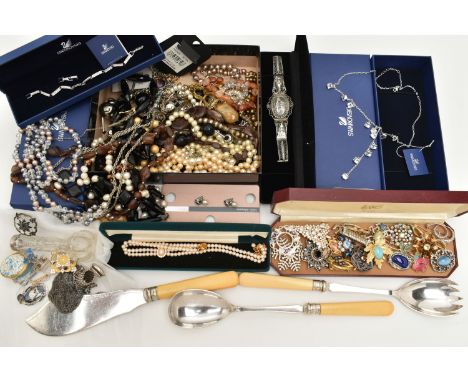 A BOX OF ASSORTED SILVER, COSTUME JEWELLERY AND ITEMS, to include a continental white metal mesh coin purse with extending me