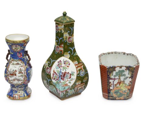 An early 19th century Mason's Ironstone Chinese style chinoiserie square form baluster vase and cover, floral pattern, iron r