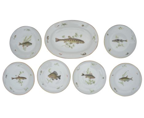 A Richard Ginori 'Quenelle' pattern fish servicecomprising oval serving platter and six plates, gilt rims, printed factory ma