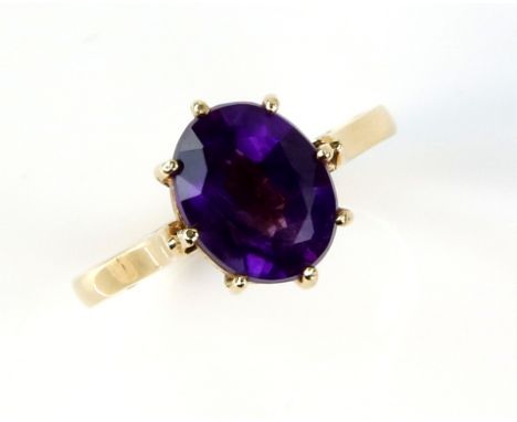  An amethyst ring, set in 9 ct gold, ring size O.    Good condition,  9 ct 2.4 grams gross 