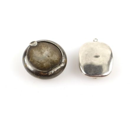 Silver pocket snuff or pinch box of oval form, Birmingham 1907 and a silver pinch or pull box, Birmingham 1917.    
