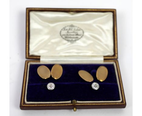 A mixed group of jewellery, including a pair of engine turned cufflinks and  two mother of pearl dress studs, both in 9 ct, c