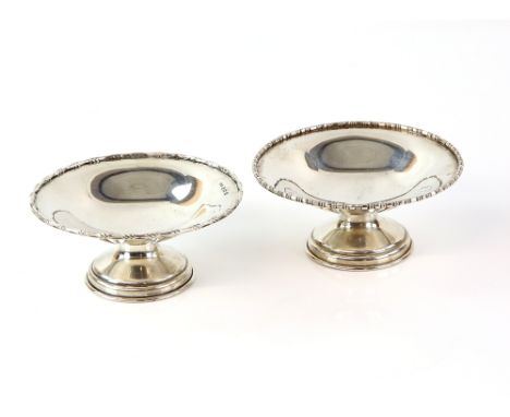 Pair of pedestal silver tazza dishes by William Hair Haseler, Birmingham 1913, 110 grams .    